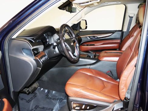 Used 2020 Cadillac Escalade Luxury image 37