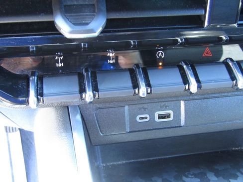 Used 2023 Chevrolet Colorado ZR2 w/ ZR2 Convenience Package III image 27