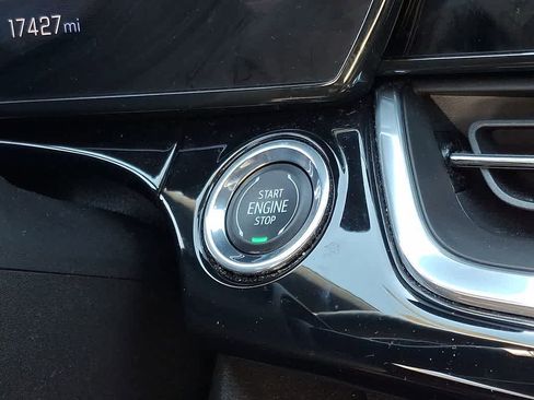 Used 2024 Chevrolet Trax RS w/ Driver Confidence Package FWD image 21