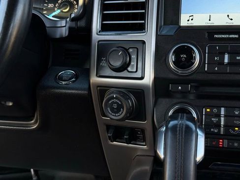 Certified 2018 Ford F150 Platinum w/ Equipment Group 701A Luxury image 30