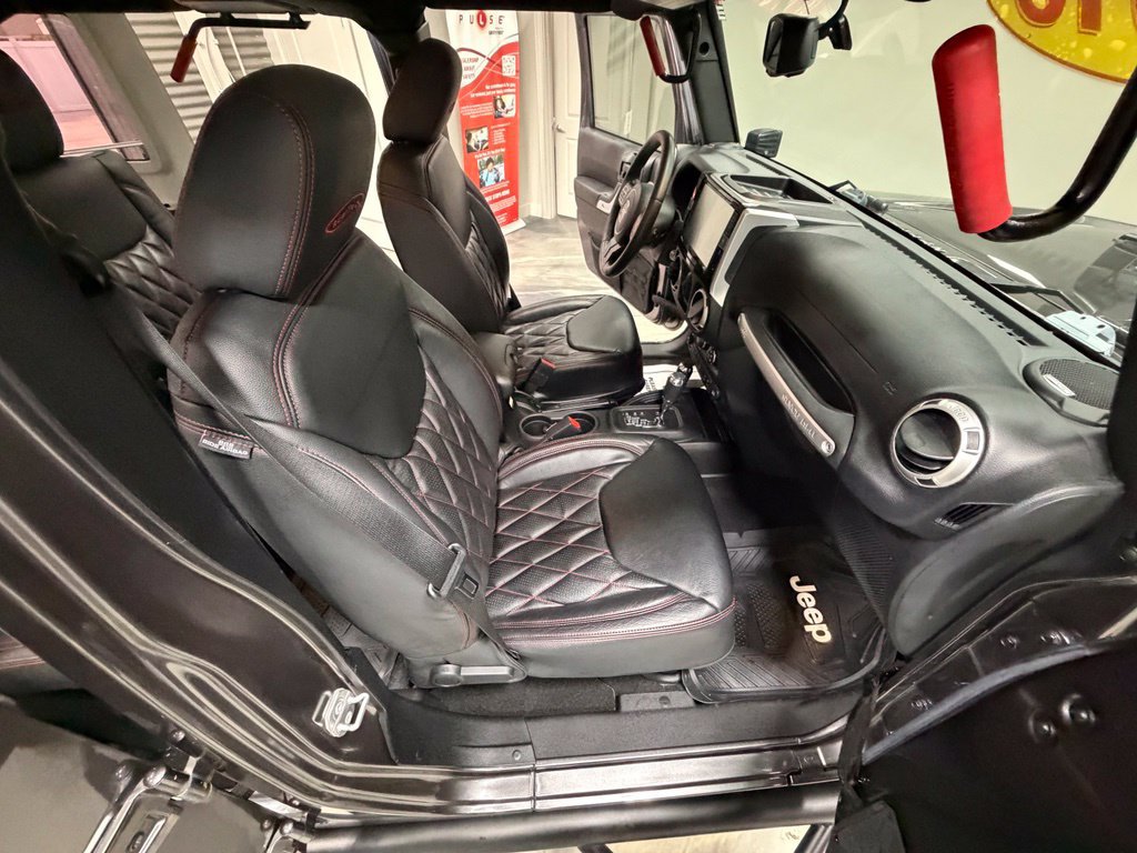 Used 2016 Jeep Wrangler Unlimited Rubicon w/ Connectivity Group AWD/4WD image 44