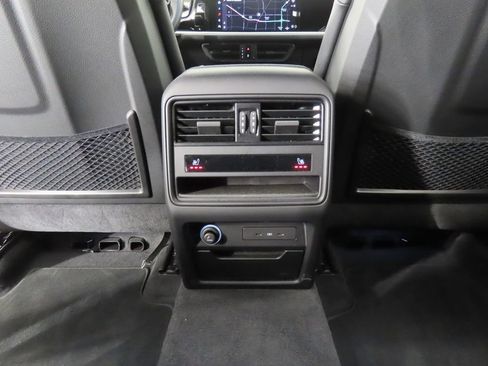 Certified 2024 Porsche Cayenne AWD/4WD image 31