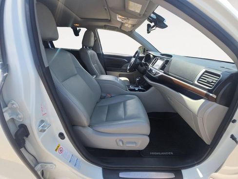 Used 2016 Toyota Highlander Limited w/ Driver Technology Package AWD/4WD image 15