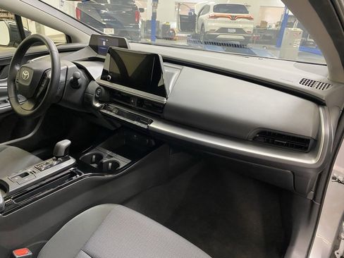 Used 2025 Toyota Prius LE image 17