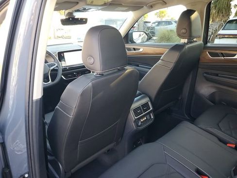 New 2026 Volkswagen Atlas SE image 10
