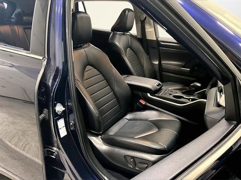 Used 2022 Toyota Highlander XLE image 29