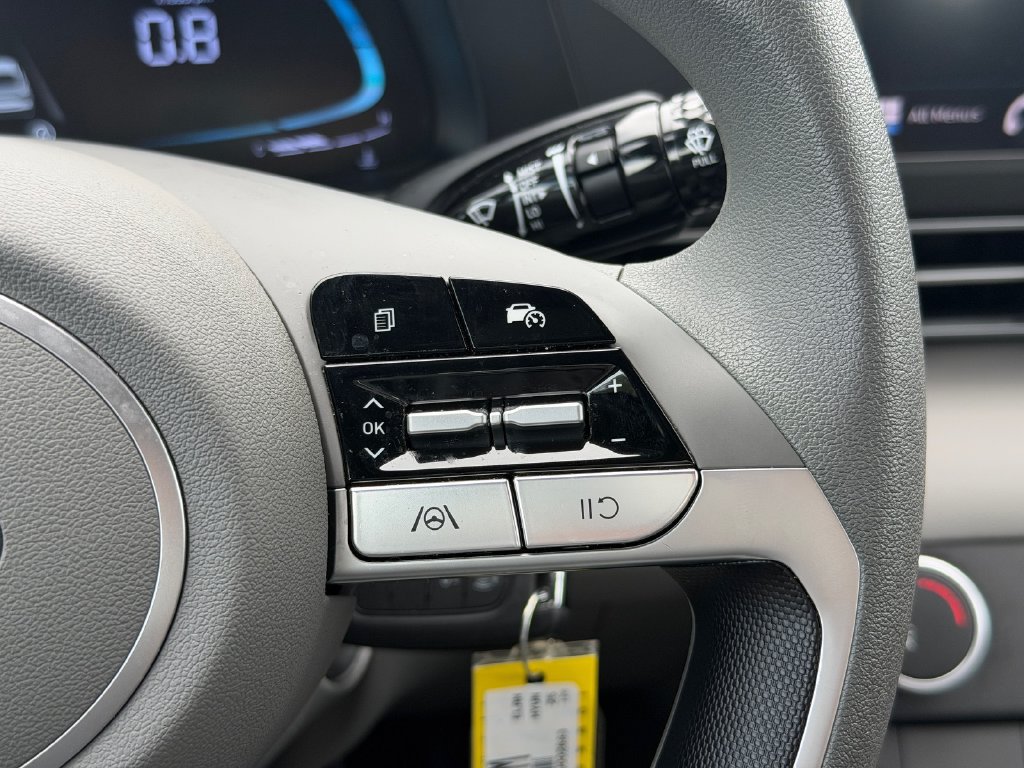 Used 2025 Hyundai Elantra SE FWD image 24