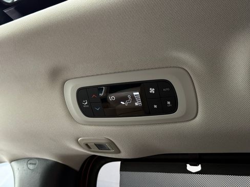 Used 2017 Chrysler Pacifica Limited image 51