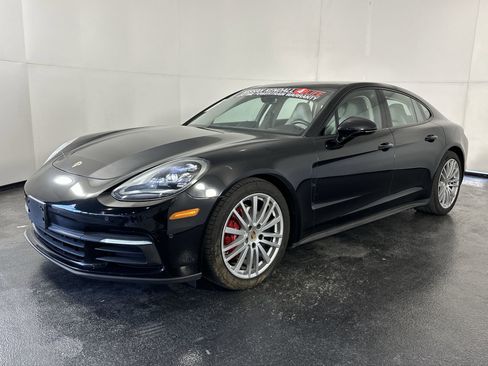 Used 2018 Porsche Panamera 4 image 6