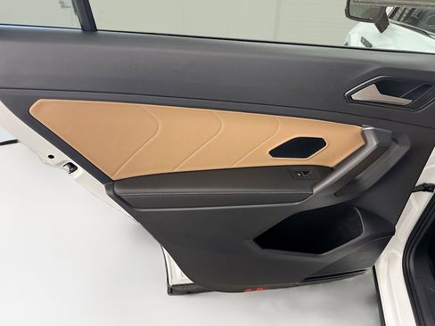Used 2022 Volkswagen Tiguan SE w/ Panoramic Sunroof Package AWD/4WD image 28