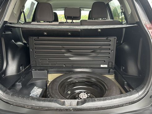 Used 2014 Toyota RAV4 LE AWD/4WD image 19