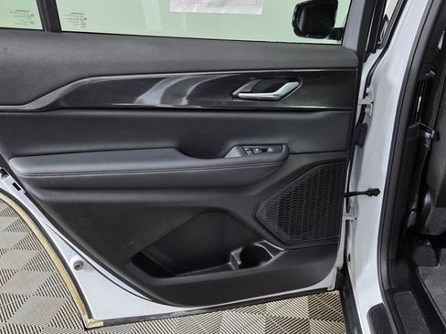 Used 2023 Jeep Grand Cherokee L Laredo image 29