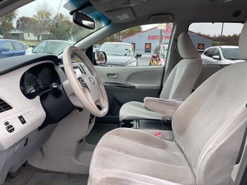 Used 2012 Toyota Sienna LE image 13