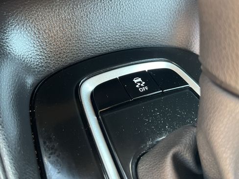 Used 2025 Toyota Corolla LE FWD image 28