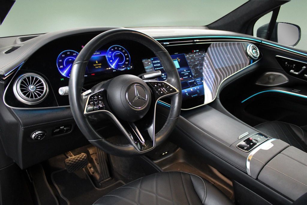 Used 2023 Mercedes-Benz EQS 580 4MATIC SUV w/ Exclusive Trim Package image 2