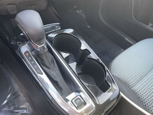 Used 2025 Chevrolet Trax LT image 21