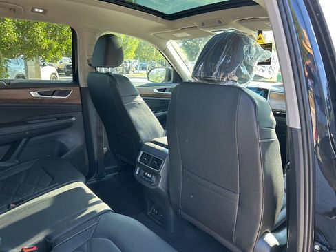 New 2026 Volkswagen Atlas SE FWD image 48