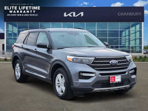 Used 2023 Ford Explorer XLT w/ Equipment Group 202A AWD/4WD image 3