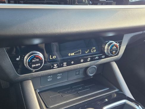 New 2025 Mitsubishi Outlander SE image 23