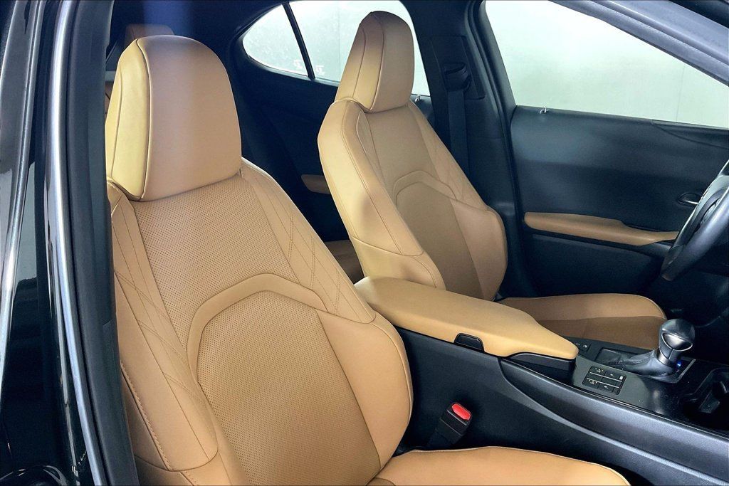 Used 2024 Lexus UX 250h FWD w/ Premium Package image 6