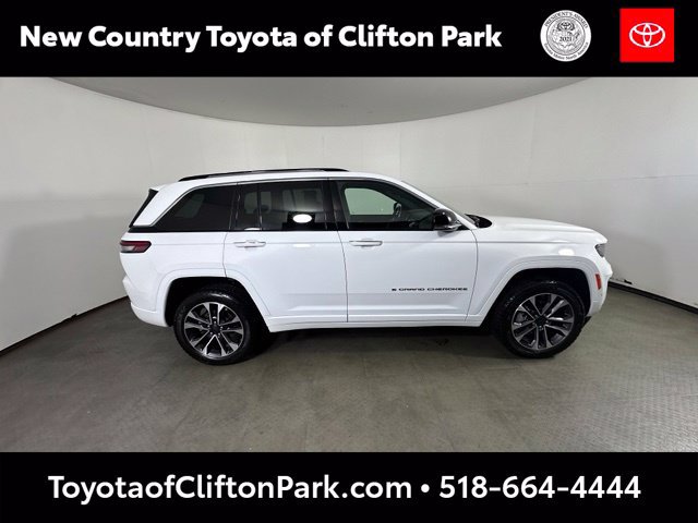 Used 2022 Jeep Grand Cherokee Overland AWD/4WD image 2