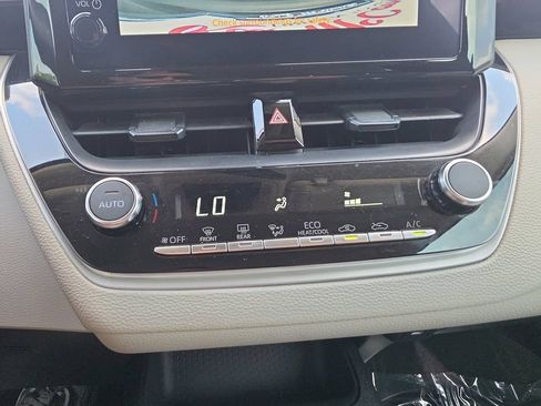 Used 2025 Toyota Corolla LE FWD image 22