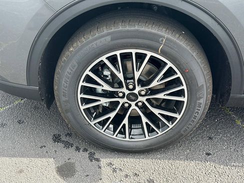 New 2025 Ford Escape SE image 44