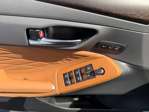 Used 2019 Toyota Avalon Limited FWD image 21