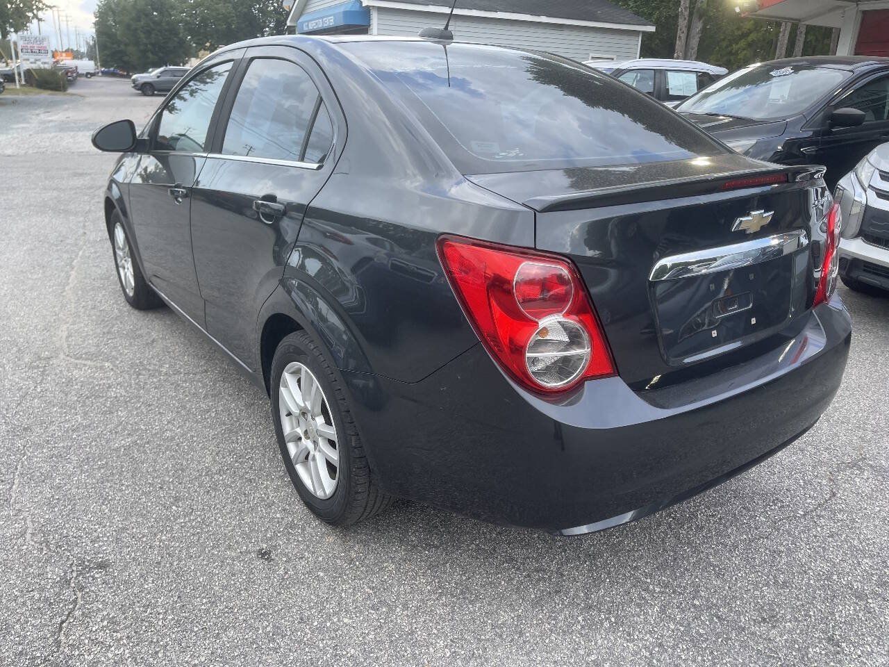 Used 2015 Chevrolet Sonic LT w/ Wheels and Fog Lamp Package FWD image 4