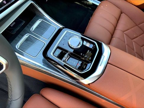 New 2025 BMW i7 xDrive60 image 7