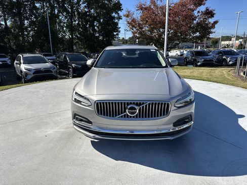 Used 2023 Volvo S90 B6 Ultimate image 3
