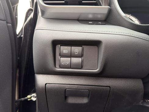 Used 2023 Toyota Highlander XLE AWD/4WD image 16