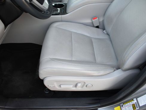 Used 2016 Toyota Highlander Limited FWD image 25
