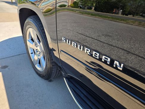 Used 2015 Chevrolet Suburban LTZ AWD/4WD image 35