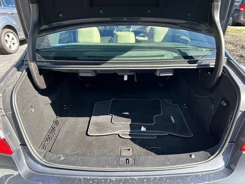 Used 2011 Mercedes-Benz E 550 4MATIC Sedan image 10