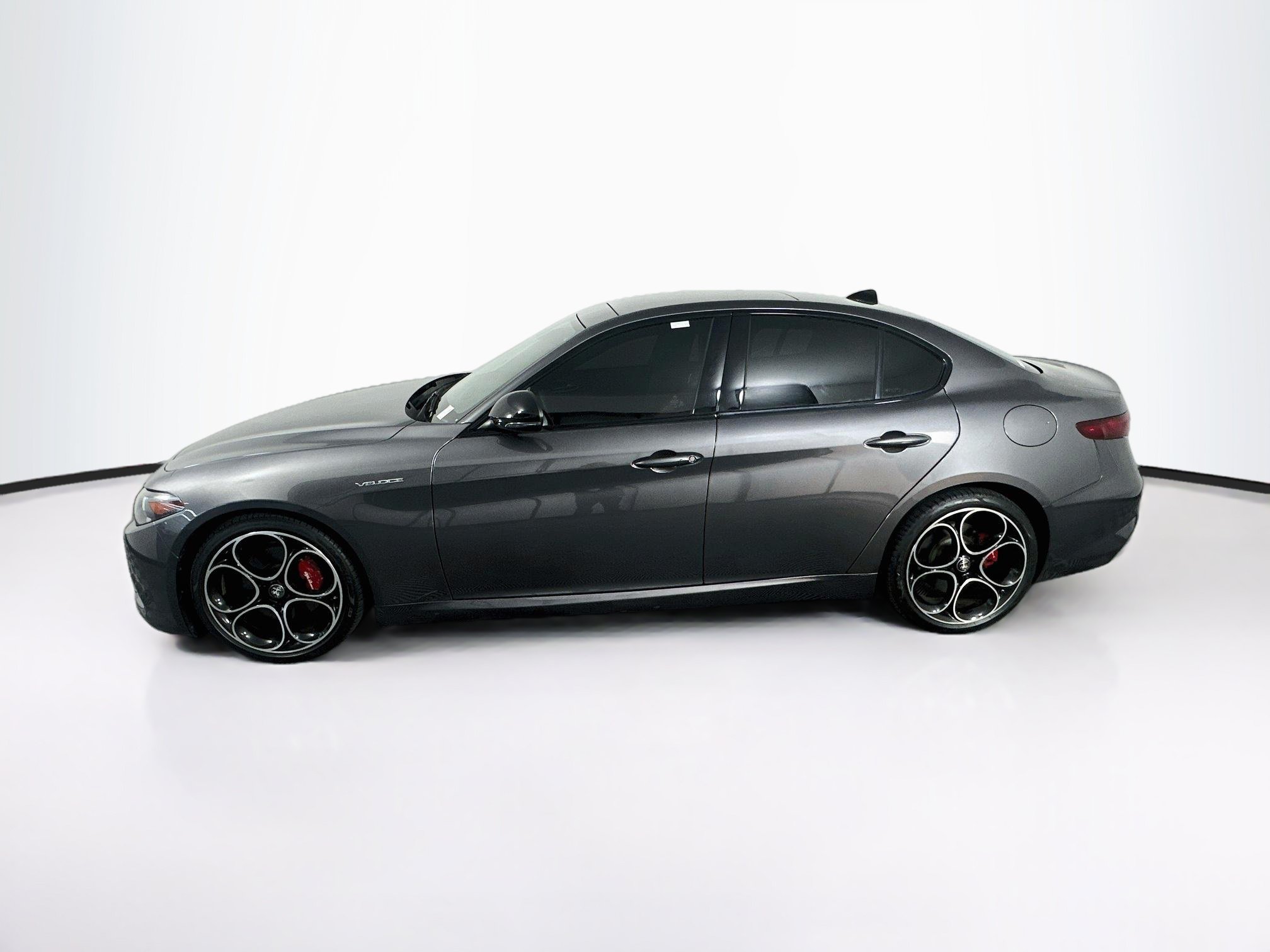 Used 2023 Alfa Romeo Giulia Veloce RWD image 4