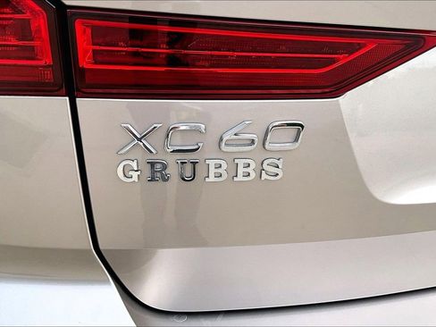 Used 2025 Volvo XC60 B5 Plus AWD/4WD image 42