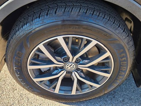 Used 2019 Volkswagen Tiguan SE w/ Panoramic Sunroof Package image 7