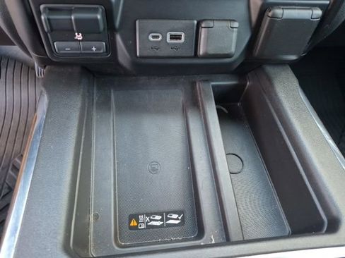 Used 2021 Chevrolet Silverado 1500 High Country w/ Technology Package image 34