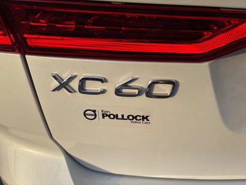 Used 2025 Volvo XC60 B5 Plus image 8