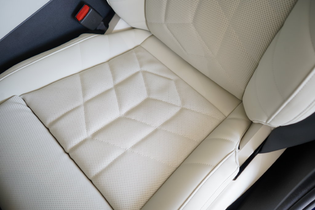 Used 2026 BMW 530i w/ Premium Package RWD image 12