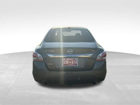 Used 2015 Nissan Altima 2.5 SV w/ Convenience Package FWD image 4