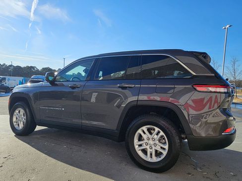 Used 2024 Jeep Grand Cherokee Laredo image 5