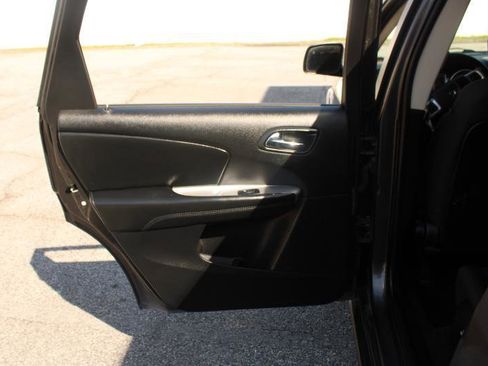 Used 2020 Dodge Journey SE w/ SE Popular Equipment Group FWD image 15