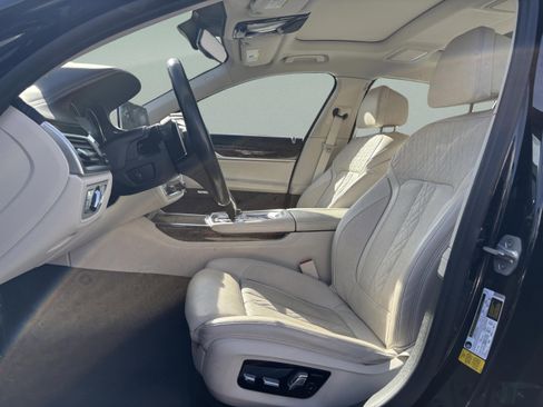 Used 2018 BMW 740i image 19