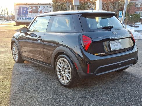 Used 2025 MINI Cooper 2-Door Hardtop image 4