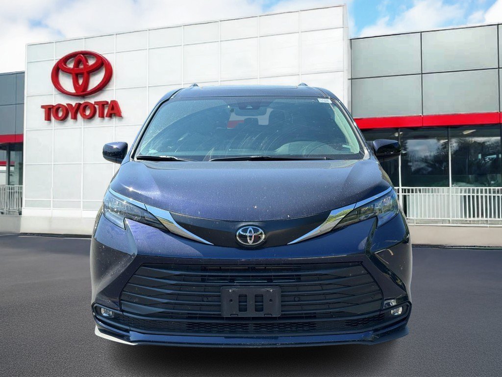 Used 2026 Toyota Sienna XLE FWD image 13