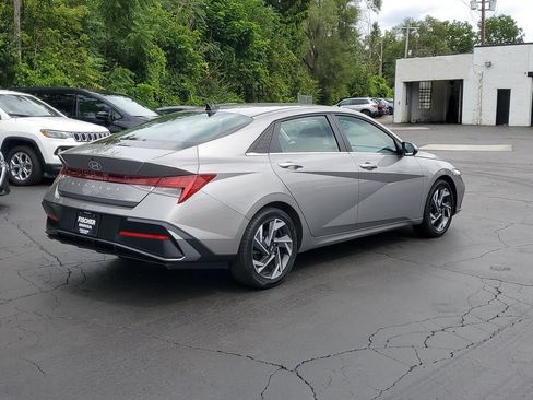 Used 2025 Hyundai Elantra Limited FWD image 3