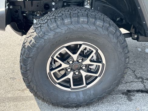 Used 2025 Jeep Wrangler Unlimited Rubicon w/ Safety Group AWD/4WD image 17