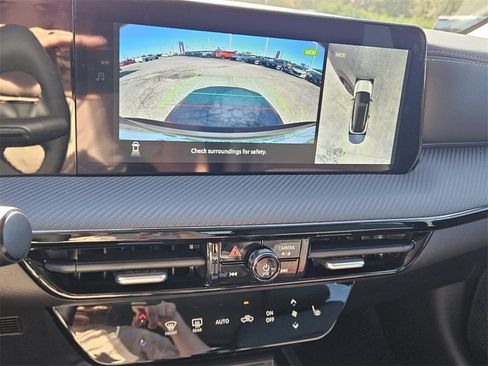 New 2026 Nissan Kicks SR image 23